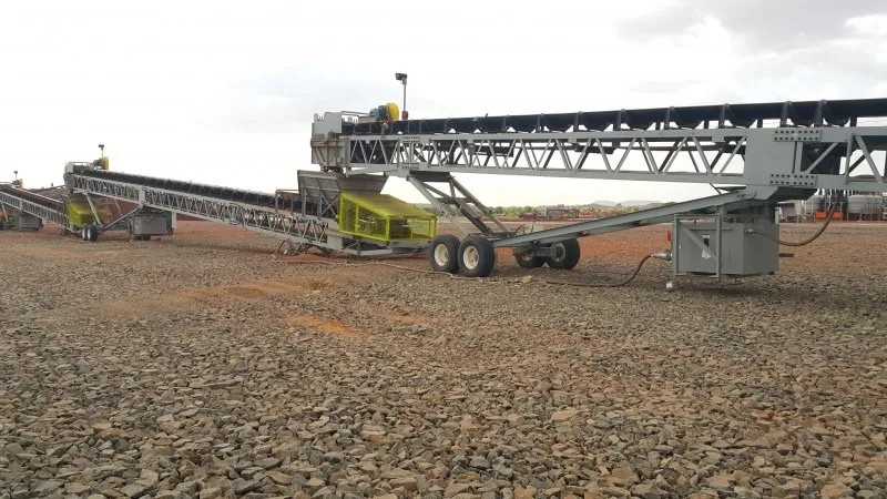 mobile transfer conveyor for bulk materials