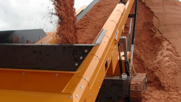 tracked mobile stacking conveyor for ore crushing plant